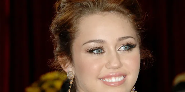 Miley Cyrus Ternyata Genit