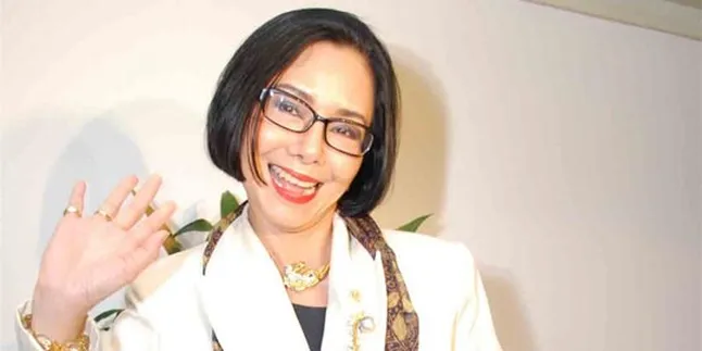 Poppy Dharsono Kukuh Rawat Gadis Karena TBC?