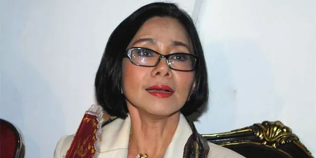 Berebut Gadis, Poppy Dharsono Libatkan Moerdiono?