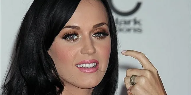 Katy Perry Akhirnya Jadi Smurfette