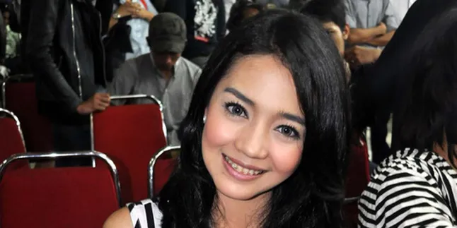 Nuri Maulida Beli Bajakan, Tapi.. Nuri Maulida Beli Bajakan, Tapi..