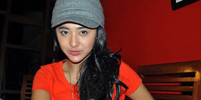 Dewi Perssik Berdoa Untuk Jepang