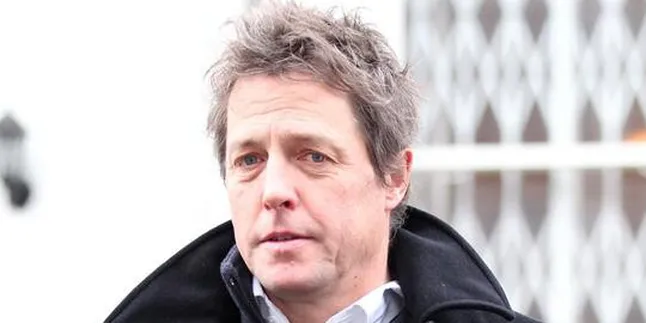 Hugh Grant Dikritik Saat Radio Chat