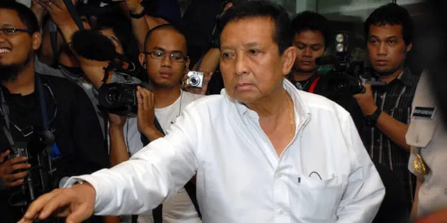 Saksi Bela Istri Moerdiono