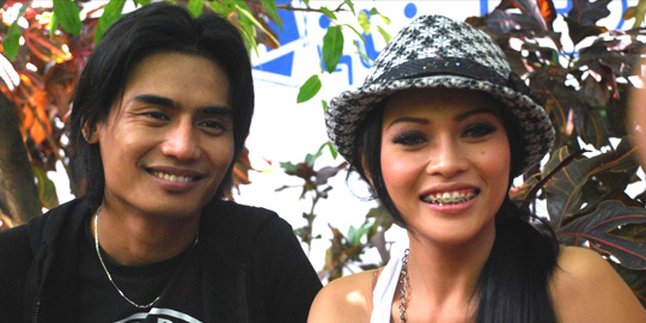 Charly ST12 Orbitkan Istri dan Sepupunya