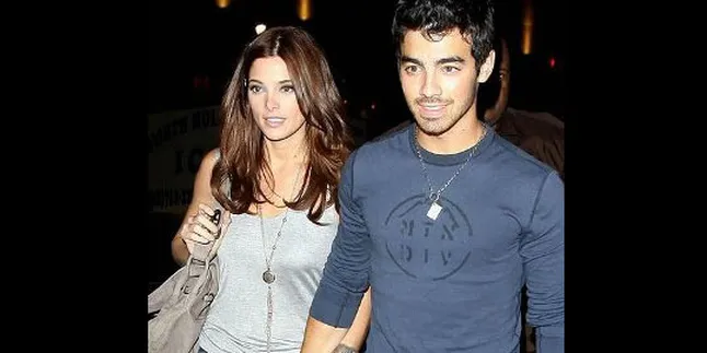 Joe Jonas - Ashley Greene Putus Gara-Gara ....