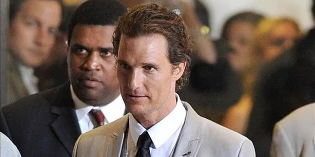Astaga! Tom Hanks Jadi Babysitter Matthew McConaughey