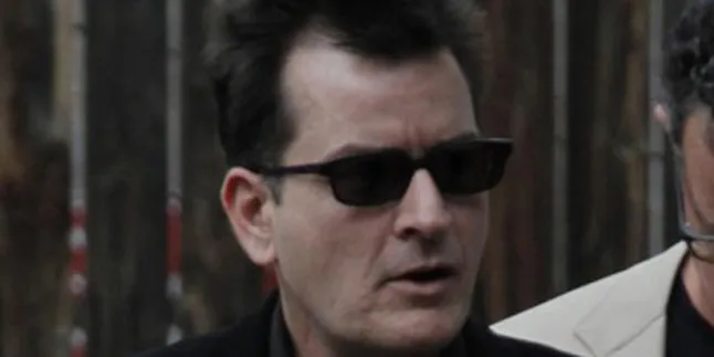 Charlie Sheen Ganti Jualan T-Shirt?