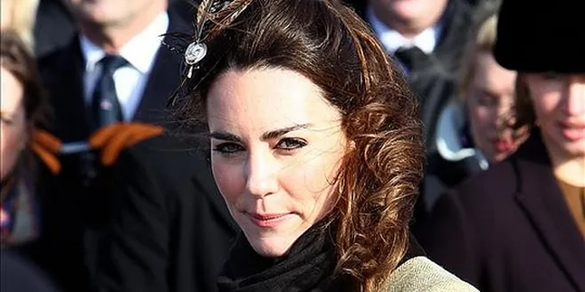 Gaun Tembus Pandang Kate Middleton Dilelang