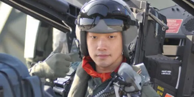 Wow, Rain Lulus Pelatihan Pilot Pesawat Tempur?