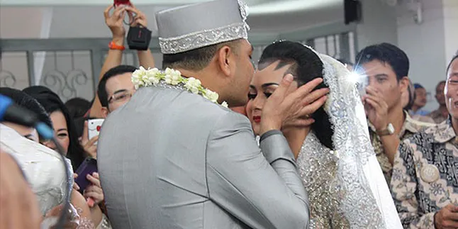 Menikah, Raul Cium Bibir Krisdayanti 3 Kali