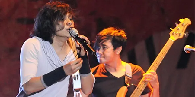 Para Istri Personil GIGI Bikin Kejutan