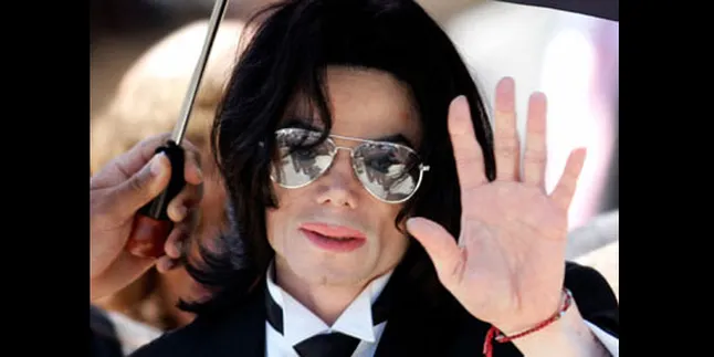 Jacko Kecanduan Obat Gara-Gara Dokter Kulit?