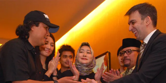 Hanny R. Saputra ‘Tertantang’ DI BAWAH LINDUNGAN KA’BAH