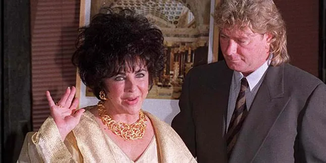 Elizabeth Taylor Berjuang Dengan Usia