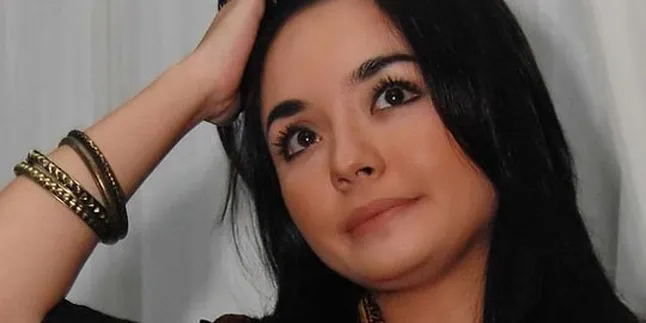 Gita Sinaga, Risih Ciuman, Tapi...