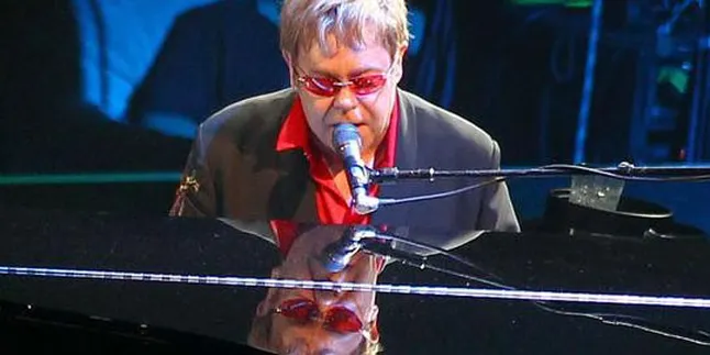 Elton John Persembahkan 'Tribute' Untuk Liz Taylor