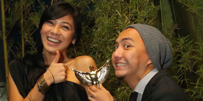 Ananda Omesh Persembahkan Award Untuk Pacar