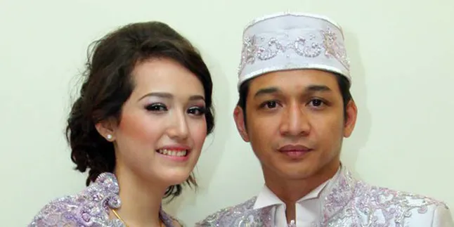 Pasha Ungu - Adel Gelar Tausiyah dan Siraman Pasha Ungu - Adel Gelar Tausiyah dan Siraman