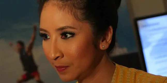 Novita Angie Ikut Sukseskan KB