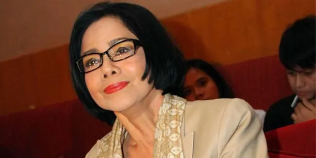 Gadis Pilih Tinggal Bersama Poppy Dharsono