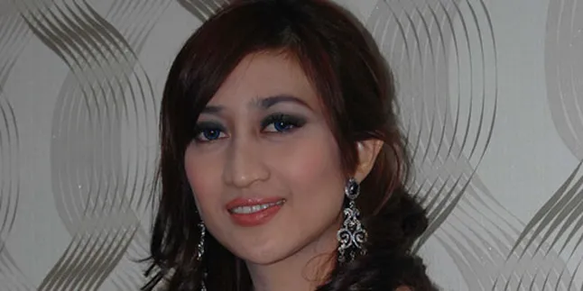 Helmalia Putri Dibikin Nangis Tsunami Jepang