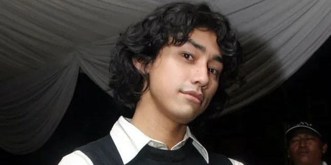 Revaldo Ditemani Pacar di Sidang Putusan Revaldo Ditemani Pacar di Sidang Putusan