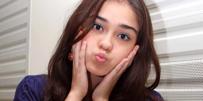 Yasmine Leeds Curi Waktu Untuk Nongkrong