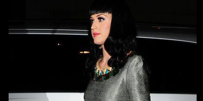 Katy Perry Akan Liburan ke Luar Angkasa Katy Perry Akan Liburan ke Luar Angkasa
