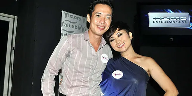 Indy Barends 'Kawin' Lagi Dengan Erwin Parengkuan