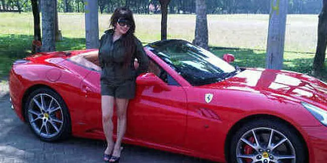 Wow, Mobil Melinda Ada 10 Unit?