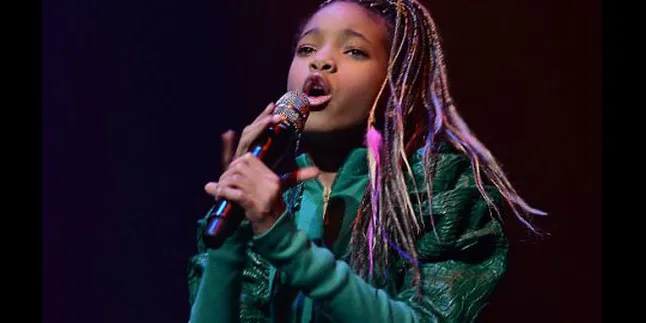 Penari Willow Smith Jatuh Gara-Gara 'Lendir Hijau'