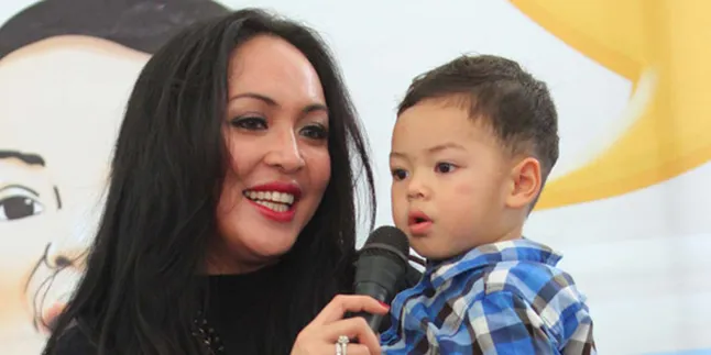 Angelina Sondakh Rilis Album Anak