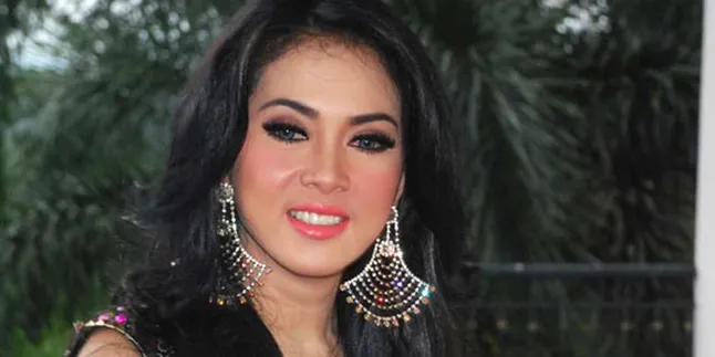 Sidang Ditunda, Penggemar Syahrini Ngamuk
