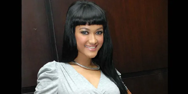 Julia Perez Tak Mau Kalah Dengan Melinda Dee
