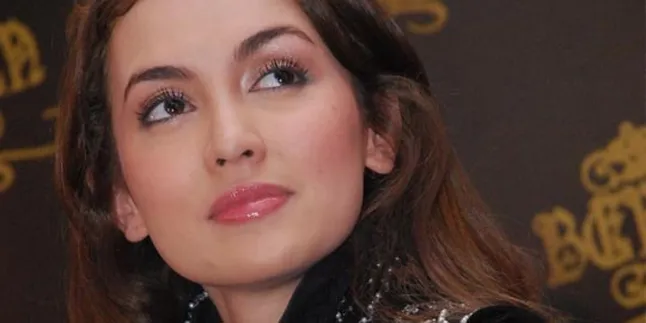 Rianti Cartwright Senang Tampil Sederhana Rianti Cartwright Senang Tampil Sederhana