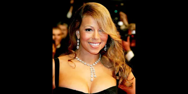 Hamil, Mariah Carey Pose Bugil