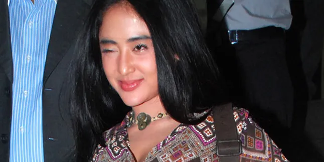 Dewi Perssik Dibayar 1 Miliar Main Bareng Bintang Hollywood