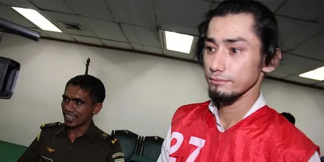 Revaldo Terharu Nonton Bareng Film TEBUS Revaldo Terharu Nonton Bareng Film TEBUS