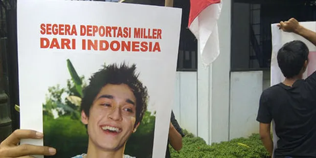 Pendemo Miller Tuntut Malaysia Minta Maaf