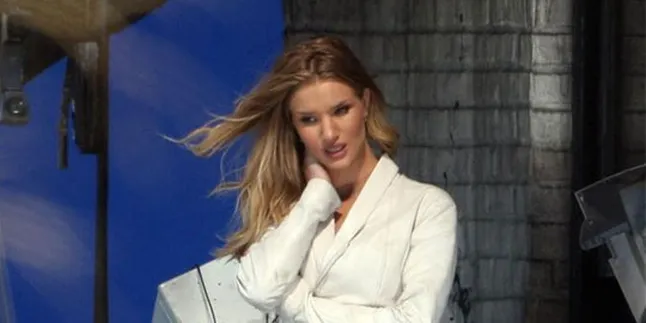 Rosie Huntington 'Ngebet' Bintangi 'TRANSFORMERS 4'