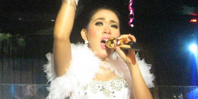 Syahrini Gelar Konser Tanpa Lagu Milik Anang