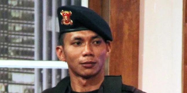 Briptu Norman Kamaru Terima Beasiswa dan Motor Briptu Norman Kamaru Terima Beasiswa dan Motor
