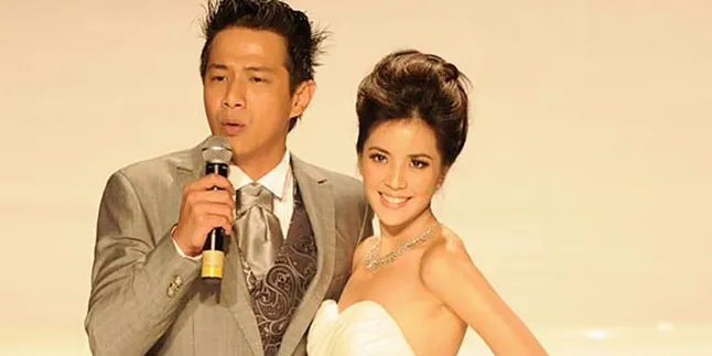 Delon - Yeslin Wang Pamer Gaun Pengantin