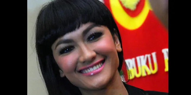 Julia Perez Mimpikan Briptu Norman Kamaru