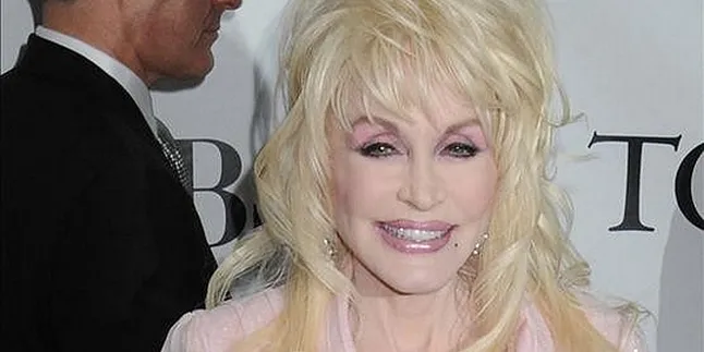 Dolly Parton Incar Kolaborasi Dengan Lady GaGa