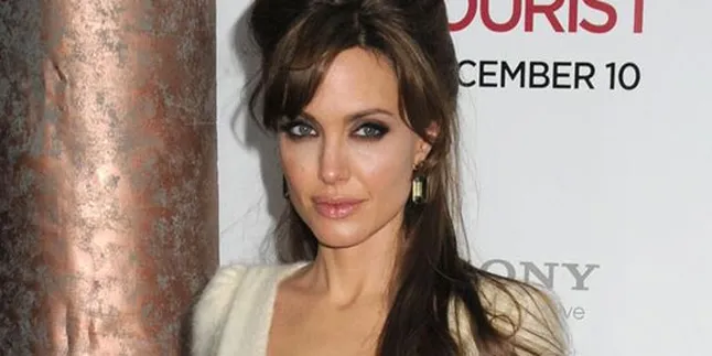 Ternyata, Alasan Angelina Jolie Adopsi Anak...