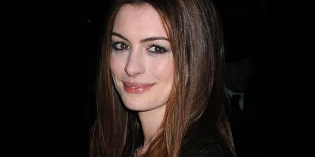 Anne Hathaway: Aku Hamil! Aku Sebenarnya Laki-Laki!