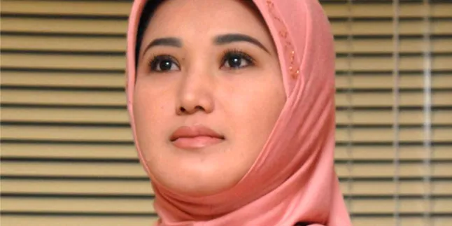 Evie Tamala Ubah Nama Karena Ari Wibowo