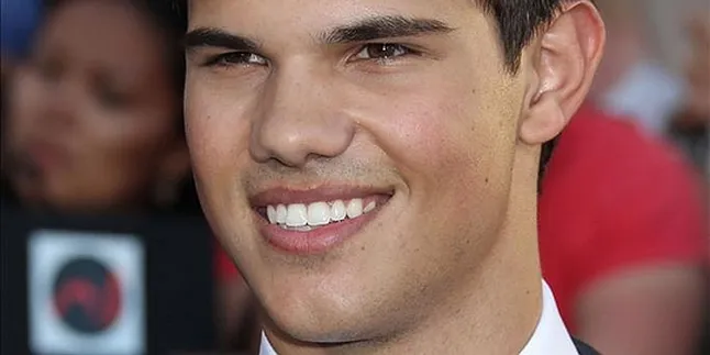 'TWILIGHT' Berakhir, Taylor Lautner Koleksi Prangko